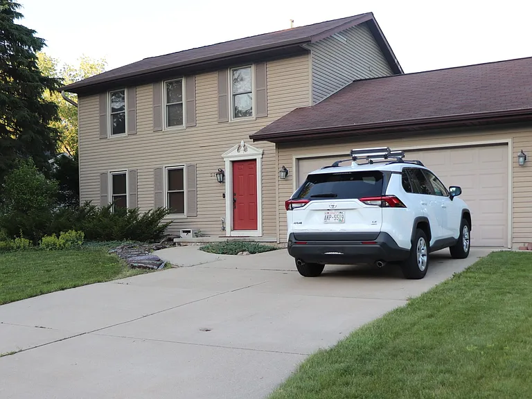 571 Harvest Ln — Photo 1