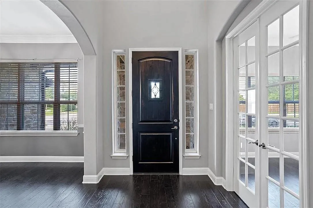 5 bed, 4.0 bath, 4494 sqft, $4,700 — Photo 3