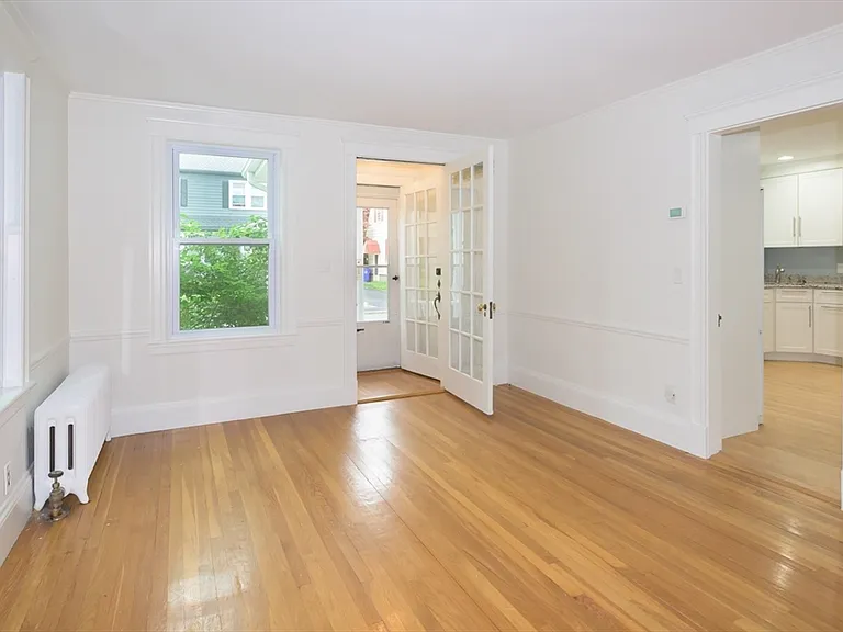 24 Oak St — Photo 4