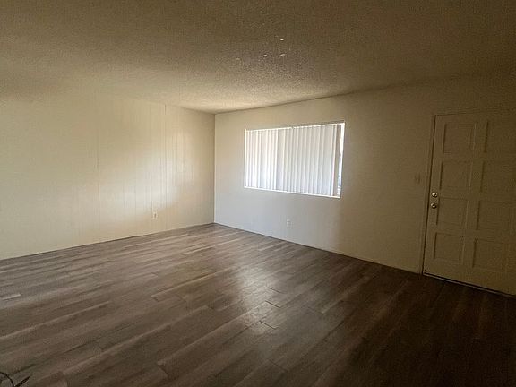 3rd image of 1418 S Crowe St #14
