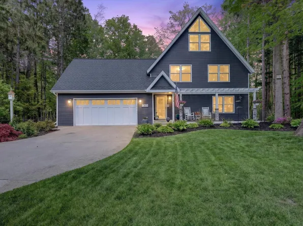 13679 Deer Creek Dr, South Haven, MI 49090