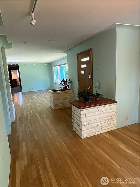 3rd image of 6609 Husky Way SE