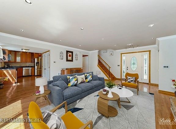 Front entrance leads you into Living room or Staircase to 2nd floor.