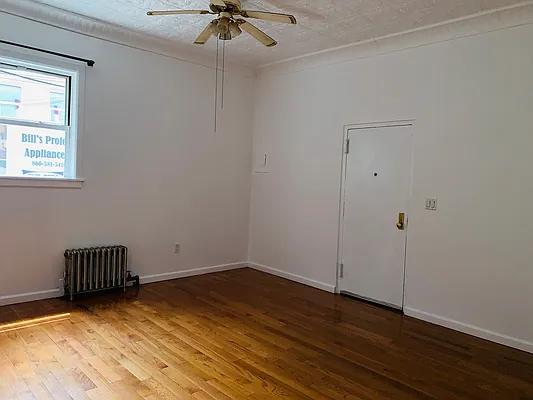 Rented by Thermos Realty & Management Inc | media 18