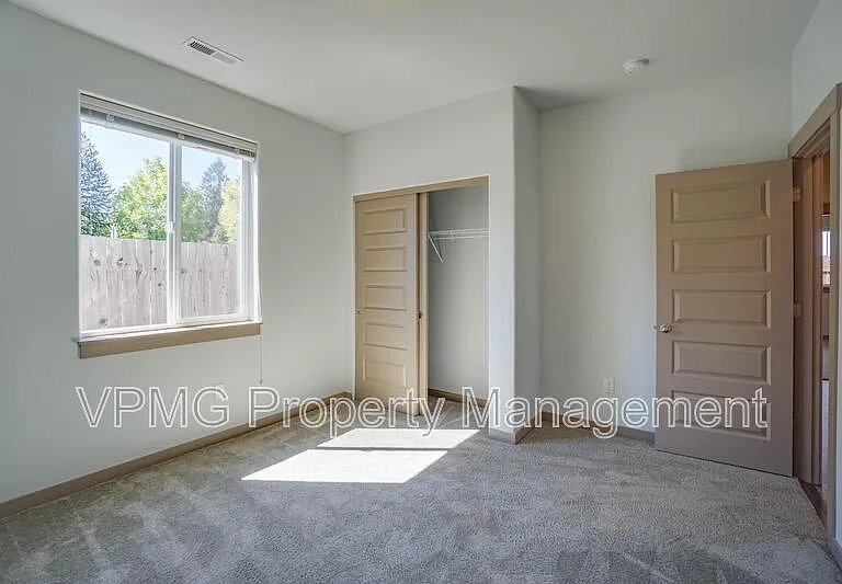 13801 NE 33rd Cir — Photo 19