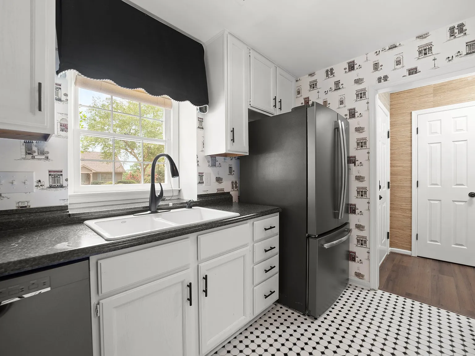 2 bed, 1188 sqft, $1,575 — Photo 3