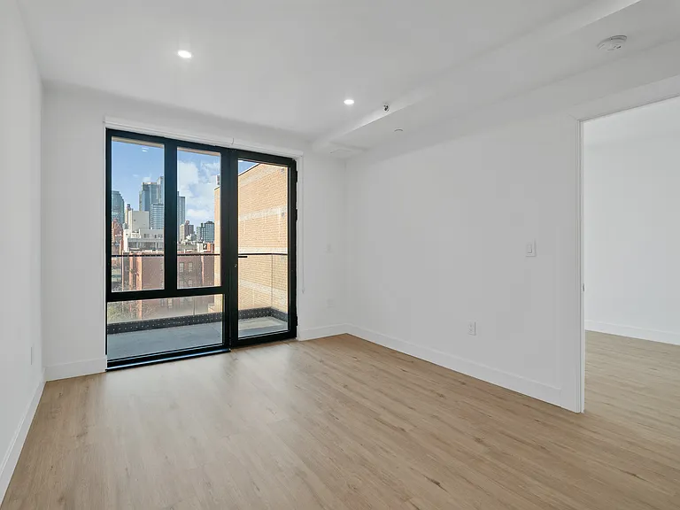 2516 37th Ave #5C — Photo 4