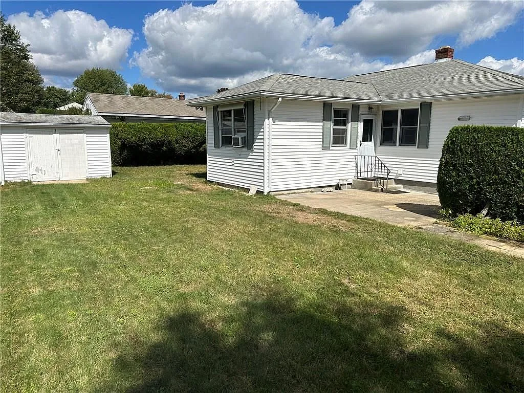 3 bed, 2.0 bath, 1316 sqft, $2,600 — Photo 2