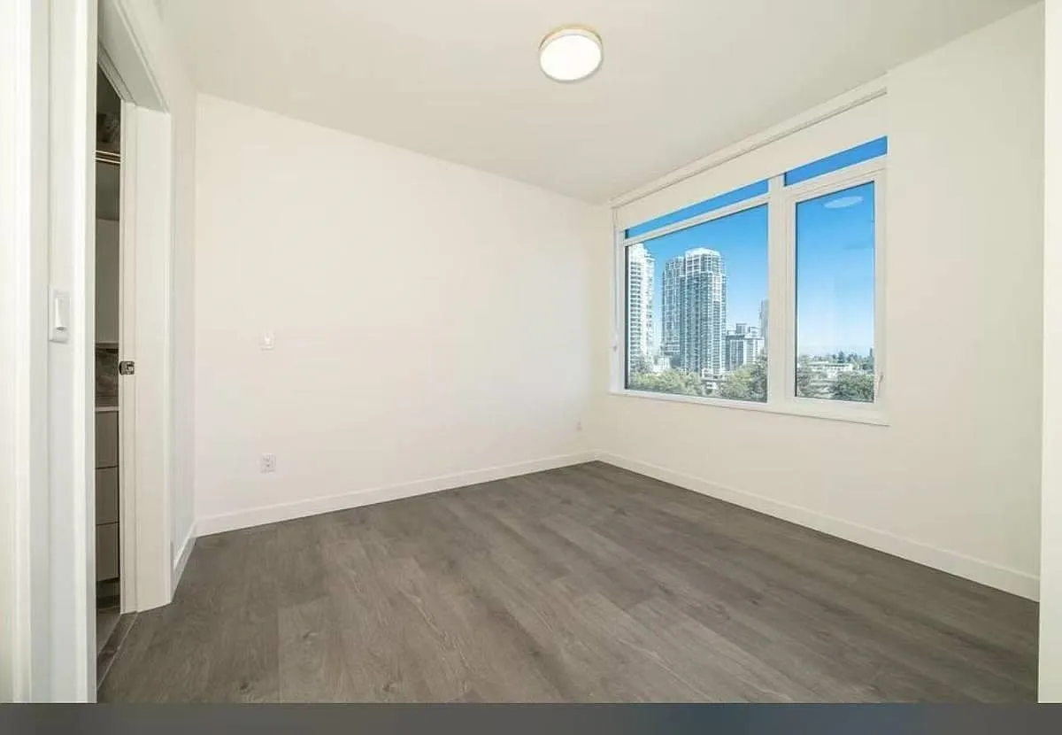 6468 Willingdon Ave — Photo 4