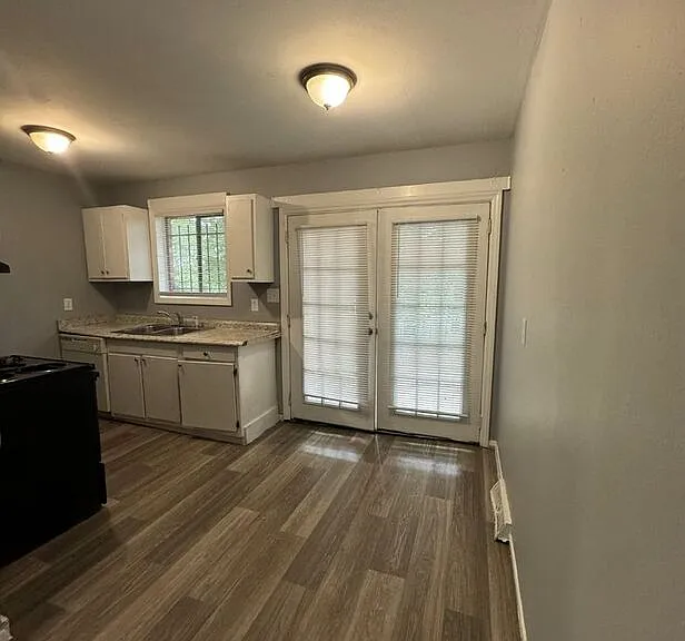 532 Camrose Dr — Photo 16