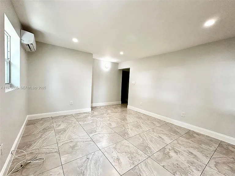 1279 NE 40th Pl #3 — Photo 7