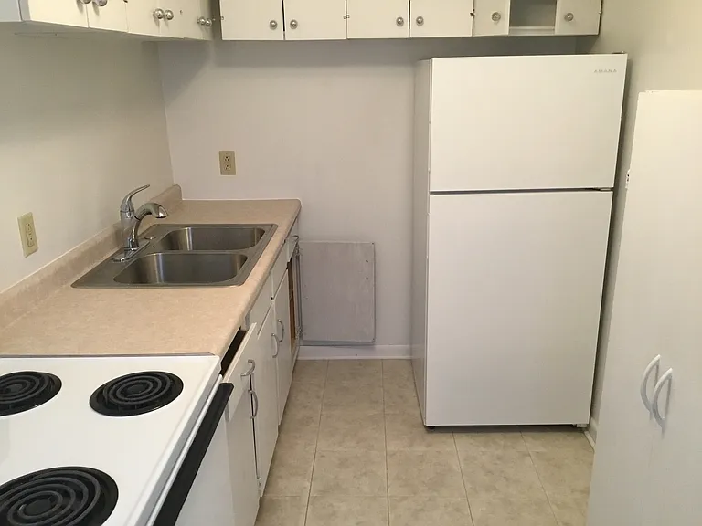 1006 Broadway St — Photo 6