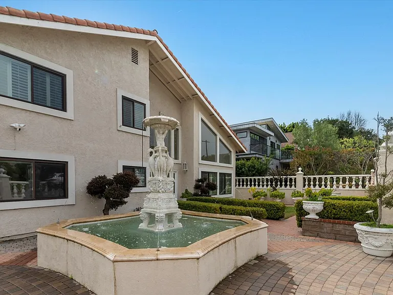 2222 Pier Ave — Photo 32