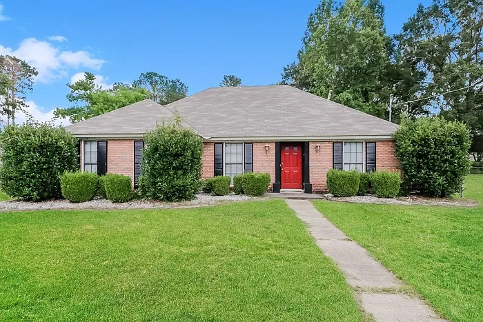 3 bed, 2.0 bath, 1538 sqft, $1,745 — Photo 1