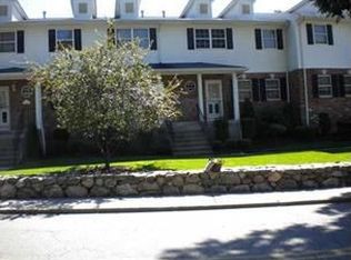 5 Jamie Ct, Suffern, NY 10901