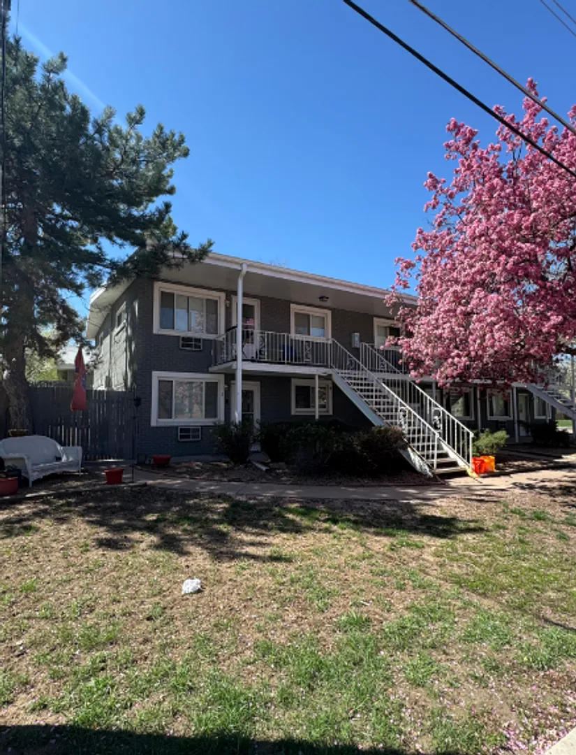 Charming One Bedroom One Bathroom available in Littleton! — Photo 1