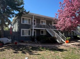 762 W Prentice Ave