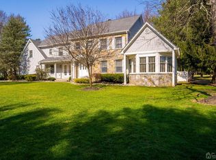 1 Lakeview Ct, North Brunswick, NJ 08902