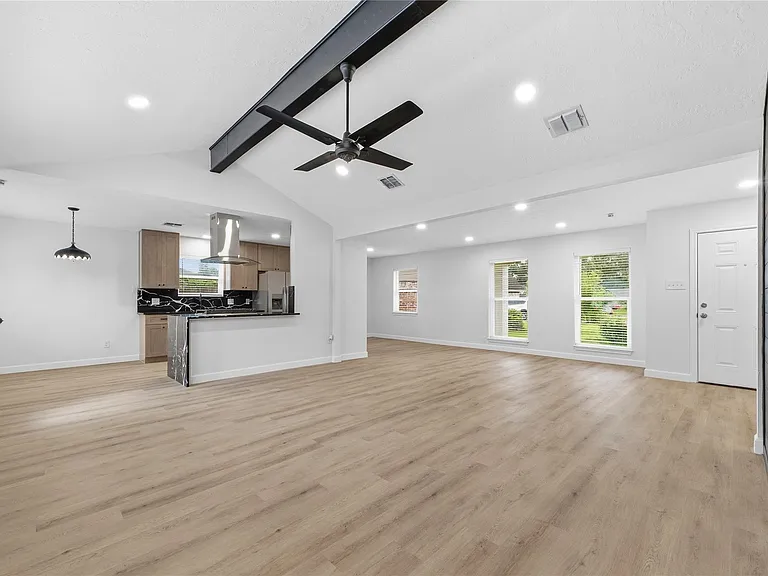 9607 Kemp Forest Dr — Photo 7