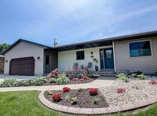 702 Raymond Rd, Waunakee, WI 53597