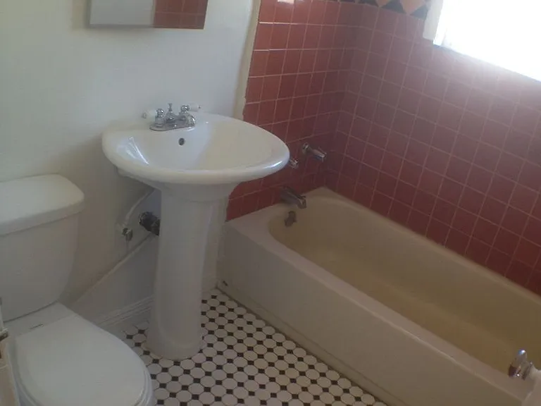 Alexandria Apartments LLC — Photo 18