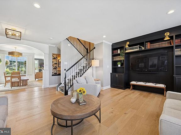 5th image of 213 Kennedy Dr