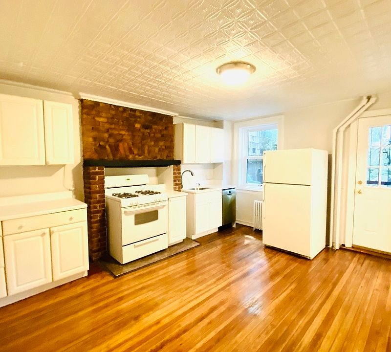 1st image of 372 Degraw St #1