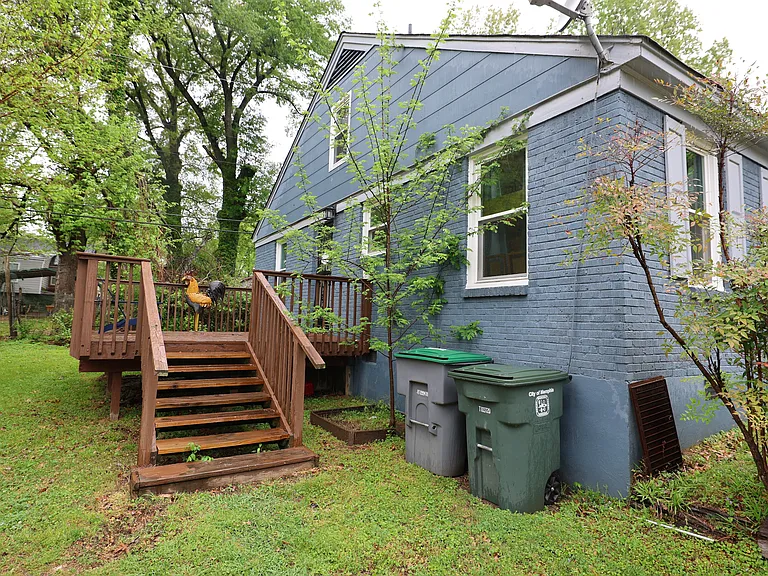 141 Barnett Pl — Photo 2