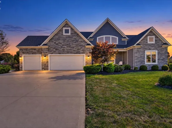 5211 E Bay Pointe Cir, Port Clinton, OH 43452