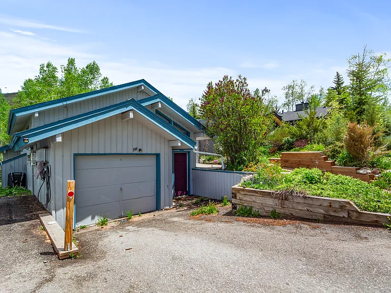 144 Fairway Dr — Photo 3