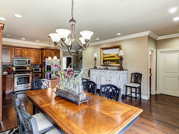 3rd image of 6170 Glenview Dr