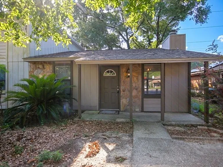 7816 Deborah Dr — Photo 2