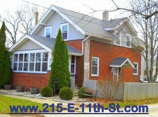 215 E 11th St, Cedar Falls, IA 50613