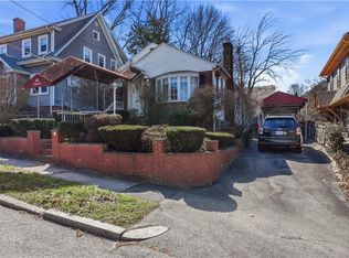 66 Edgehill Rd, Providence, RI 02906