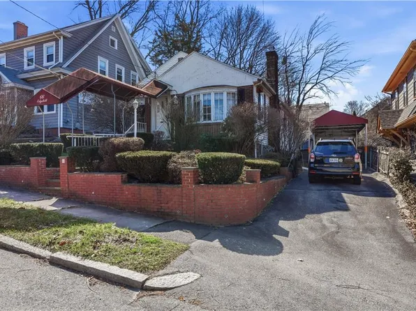 66 Edgehill Rd, Providence, RI 02906