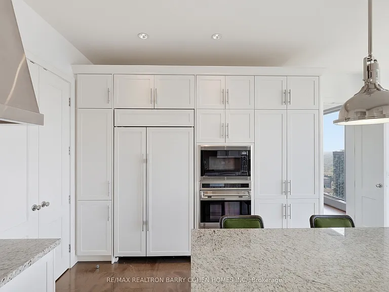 183 Wellington St W #4502 — Photo 11