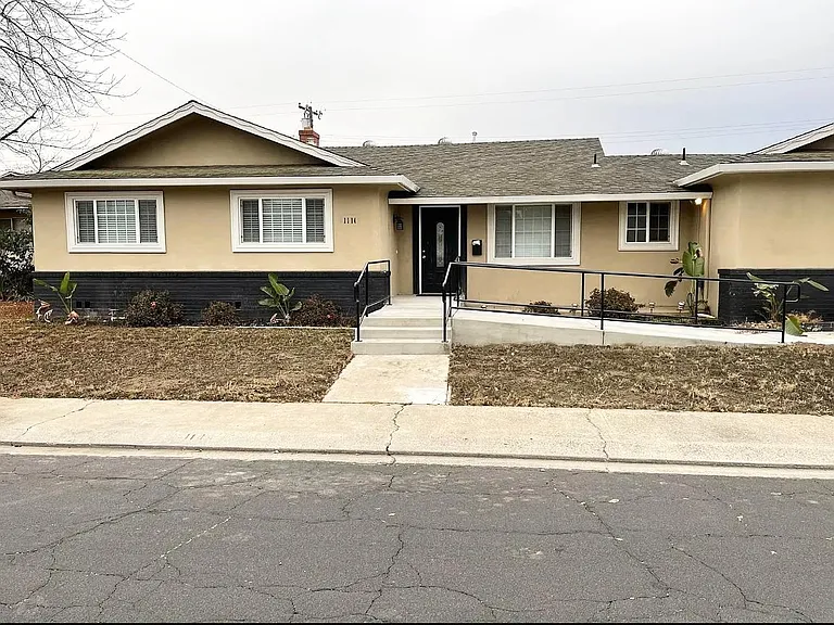1114 Aldwina Ln — Photo 1