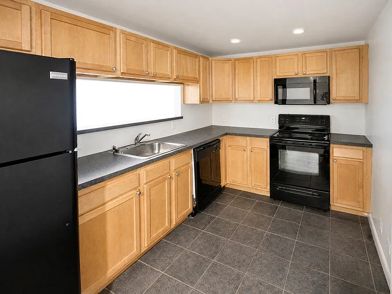 Penn Hall Apartments — Photo 26