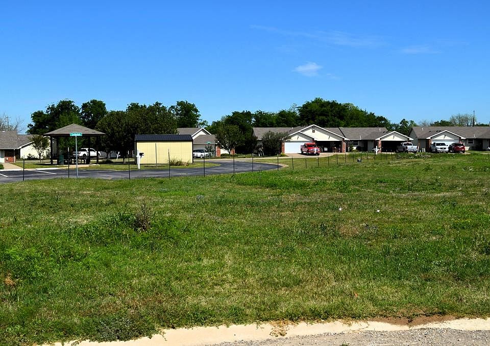 1st image of 206 Preston Cir