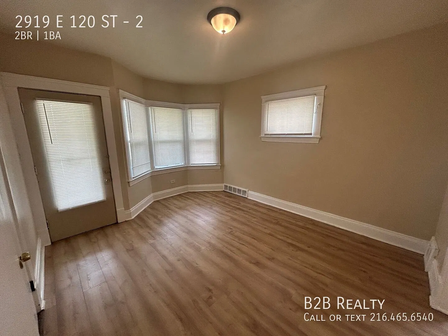 Charming 2-Bedroom Property in Prime Location — Photo 3