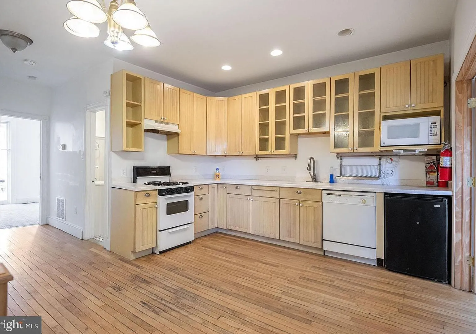 112 Linden St — Photo 4
