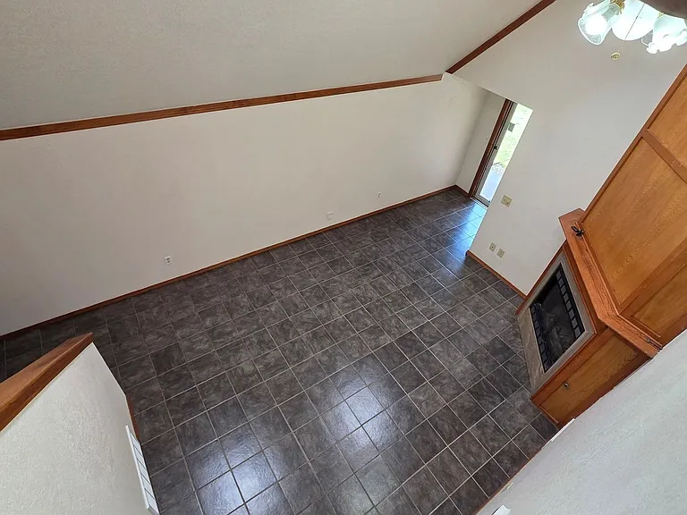 621 Stoneridge Dr — Photo 8