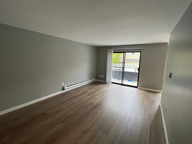 Eagle Court Apartments — Photo 27