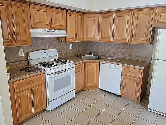 3rd image of 704 Port Richmond Ave Floor 1