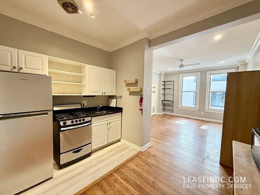 Studio, 400 sqft, $1,800 — Photo 3