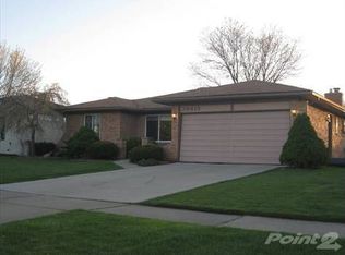39813 Crystal Dr, Sterling Heights, MI 48310