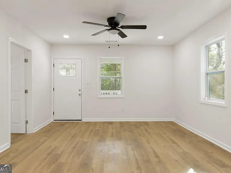 1015 Sims St SW — Photo 11