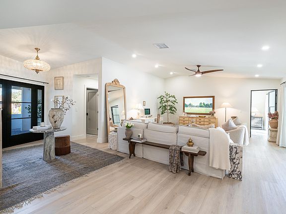 4th image of 5819 E LUDLOW Drive