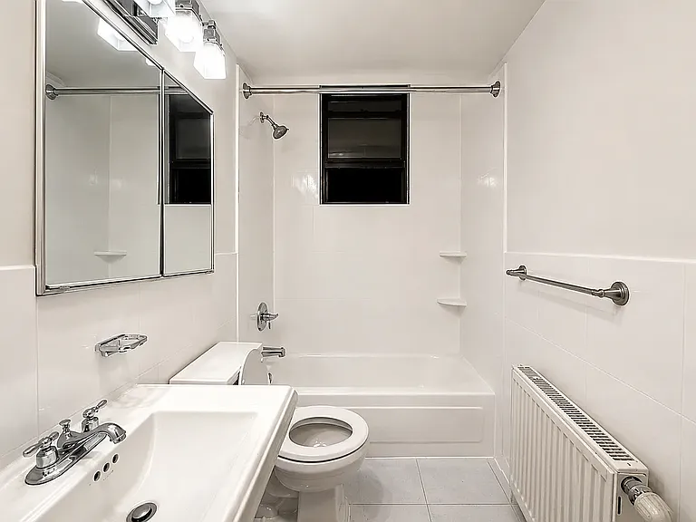 202 E 13th St #23D — Photo 9