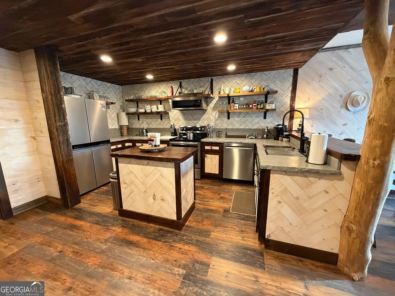 3 bed, 2.0 bath, 1472 sqft, $2,500 — Photo 3